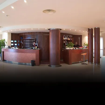 ホテル ホテル レオン ドロ サッスオーロ