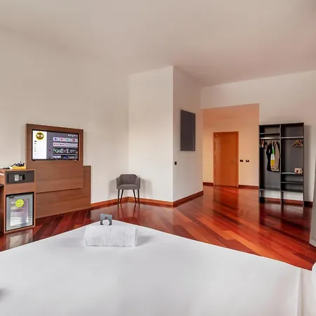 ホテル ホテル レオン ドロ サッスオーロ